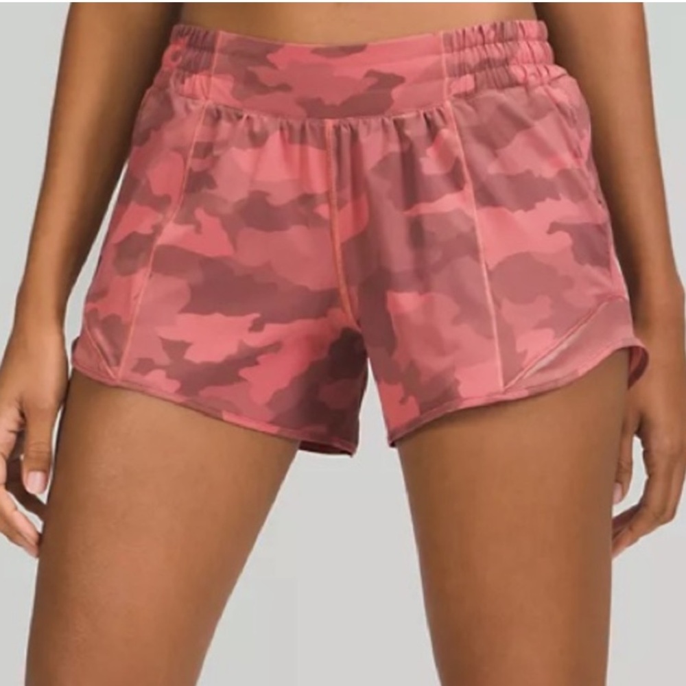 LULULEMON. Hotty Hot Shorts. Rose Camo. Size 6.